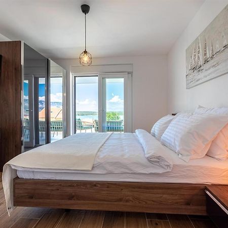 Villa Manhattan Добринь Экстерьер фото