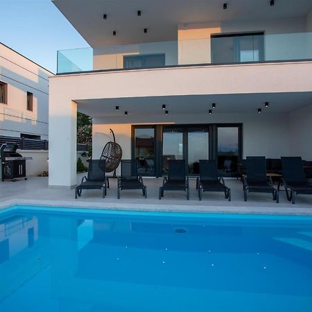 Villa Manhattan Добринь Экстерьер фото
