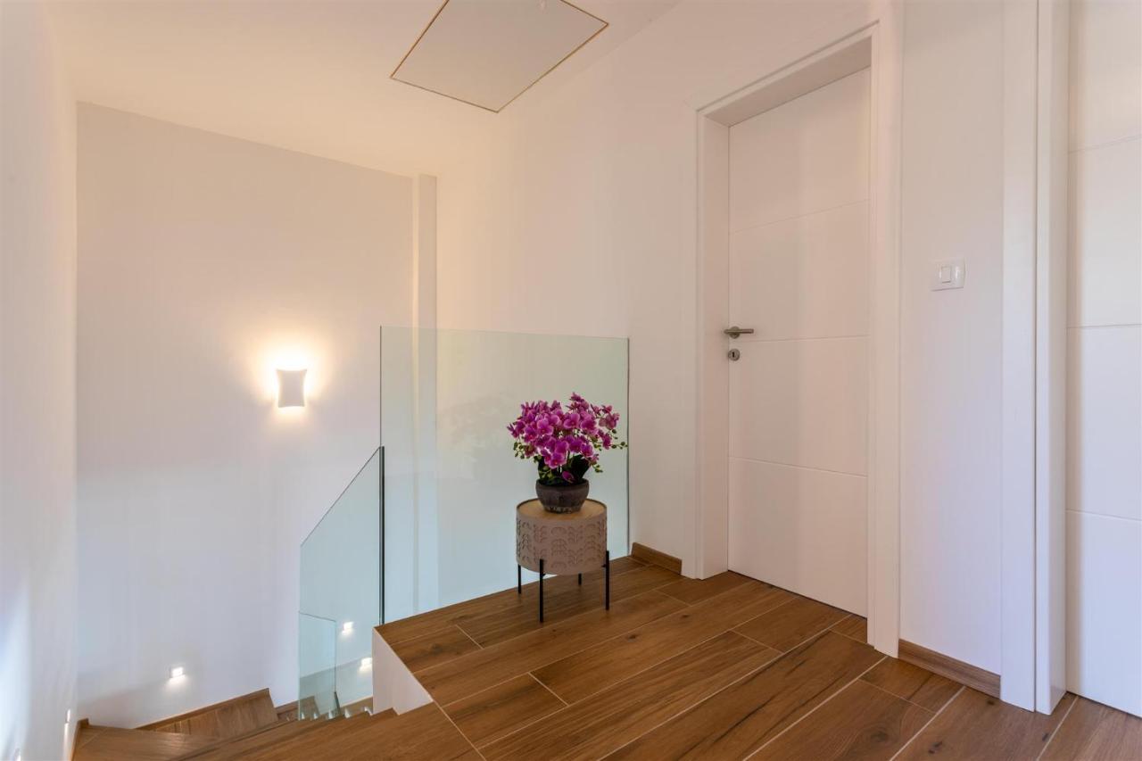 Villa Manhattan Добринь Экстерьер фото