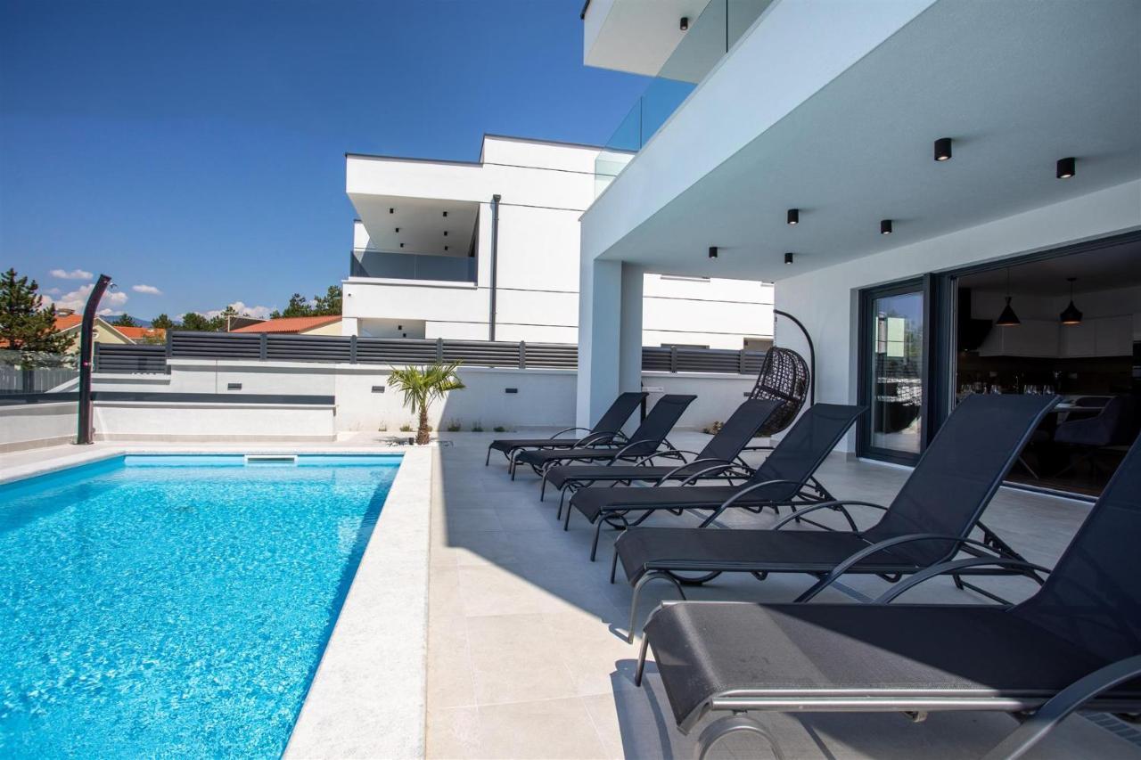 Villa Manhattan Добринь Экстерьер фото
