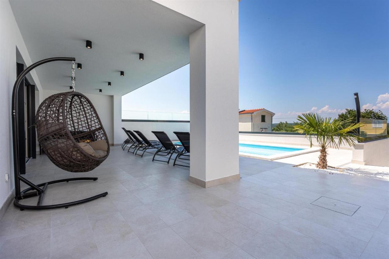 Villa Manhattan Добринь Экстерьер фото