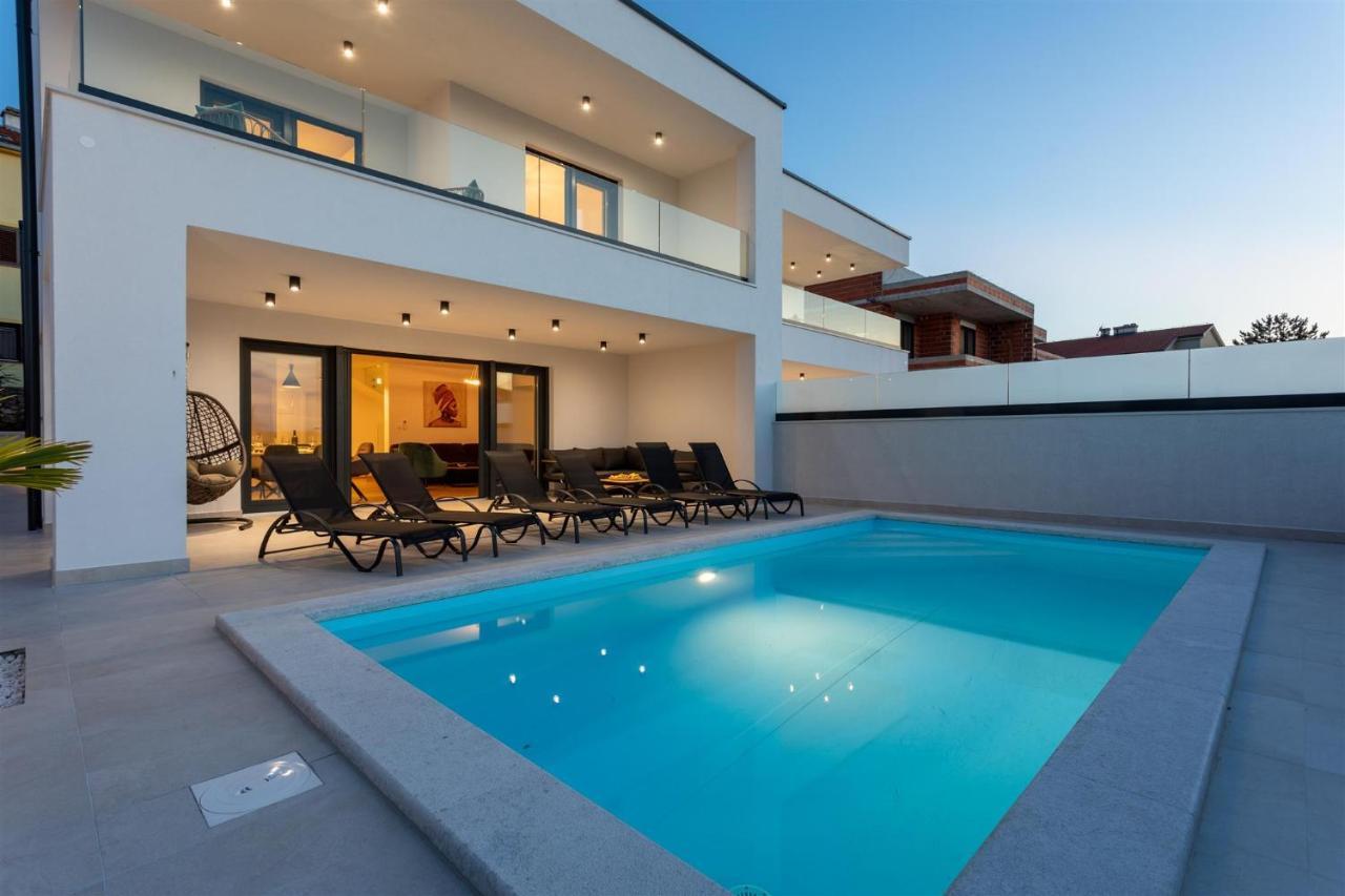 Villa Manhattan Добринь Экстерьер фото