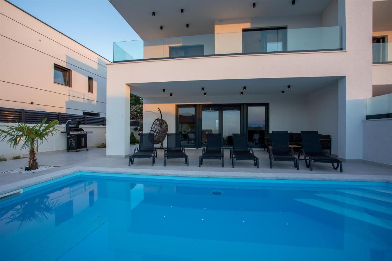 Villa Manhattan Добринь Экстерьер фото